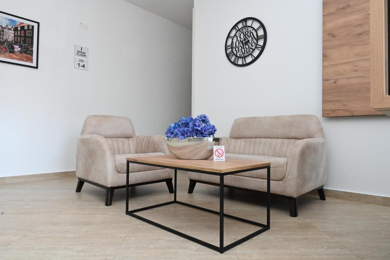 Dona, Altina Belgrado Exterior foto