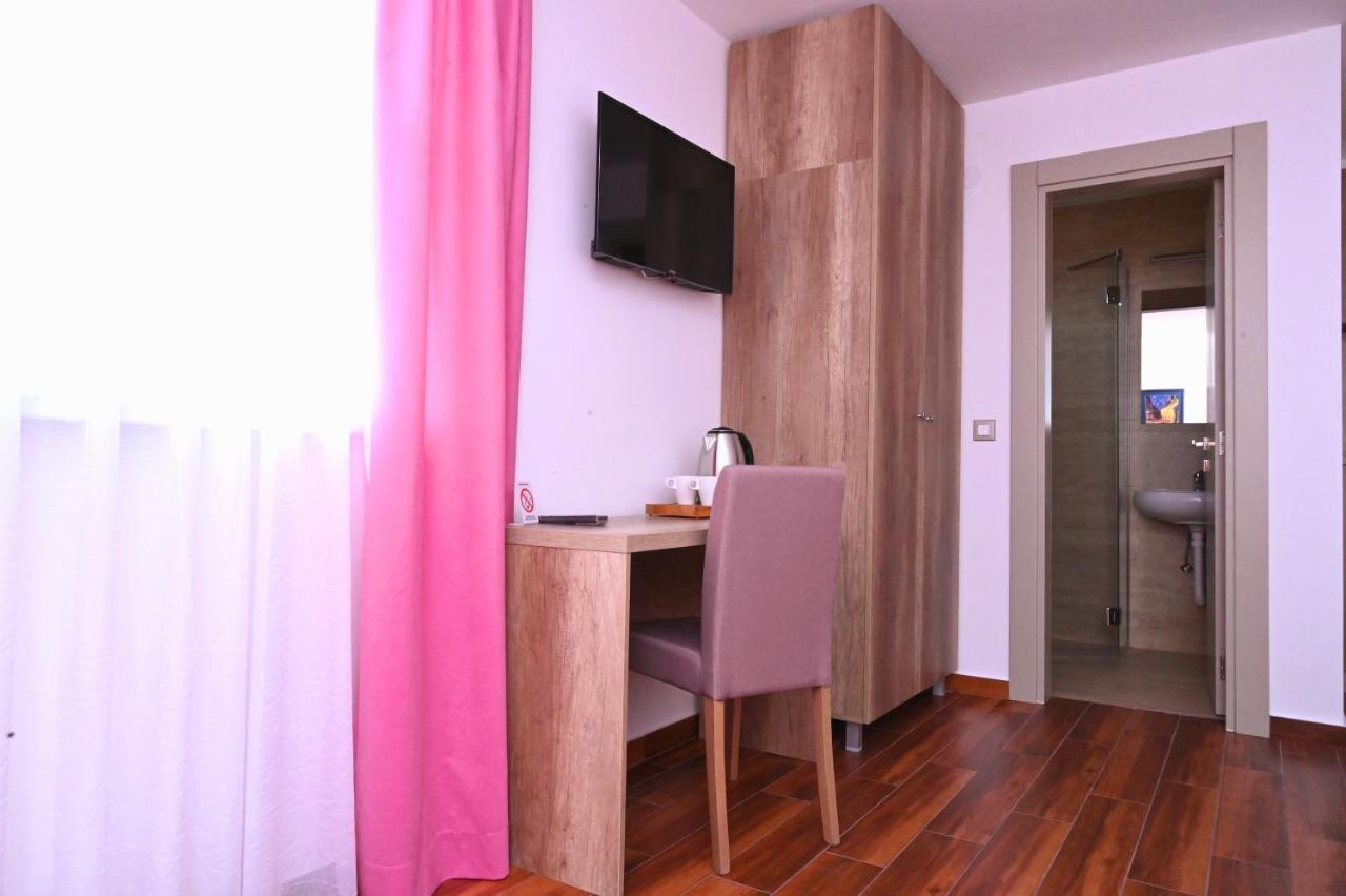 Dona, Altina Belgrado Exterior foto
