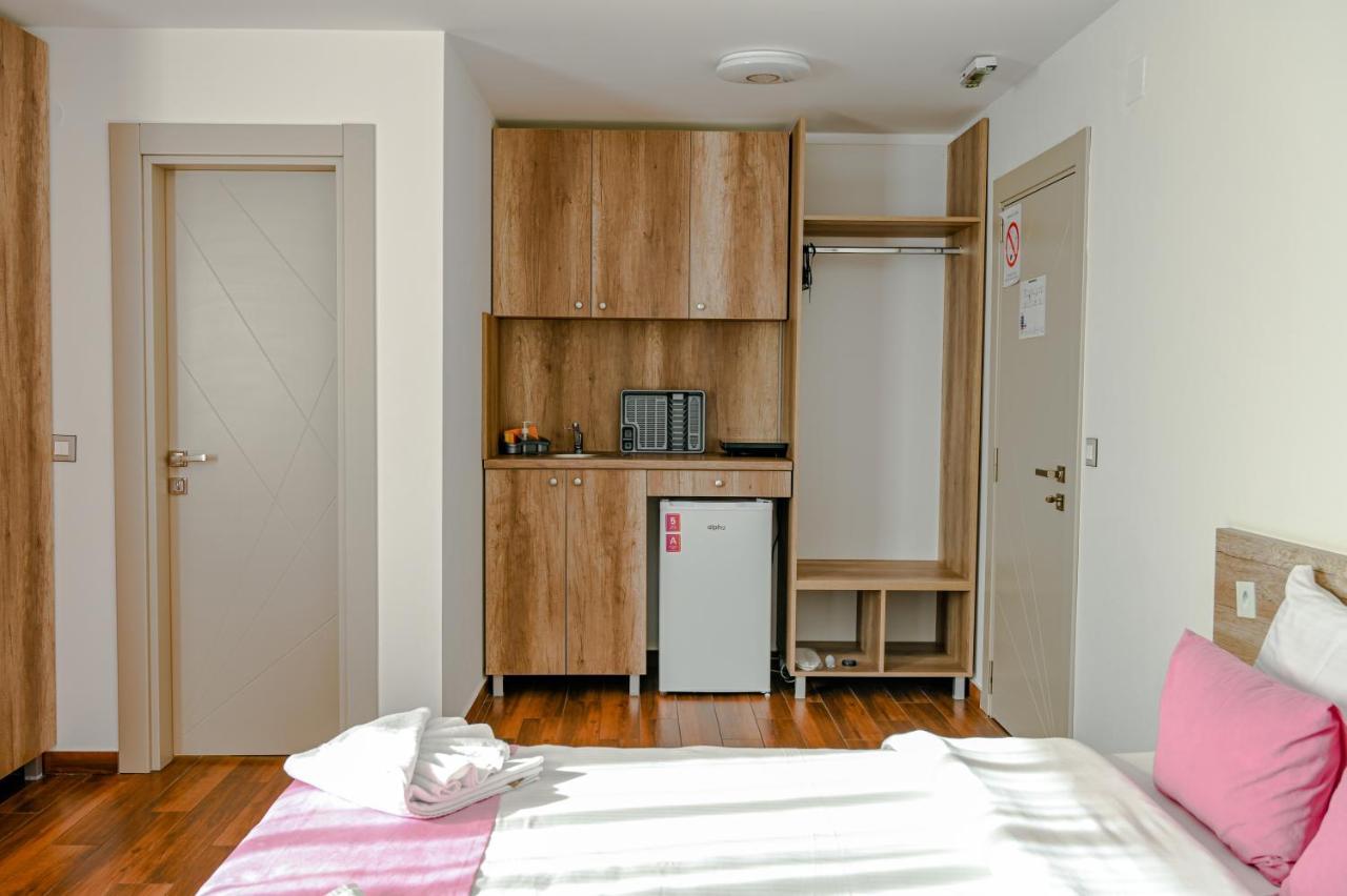 Dona, Altina Belgrado Exterior foto
